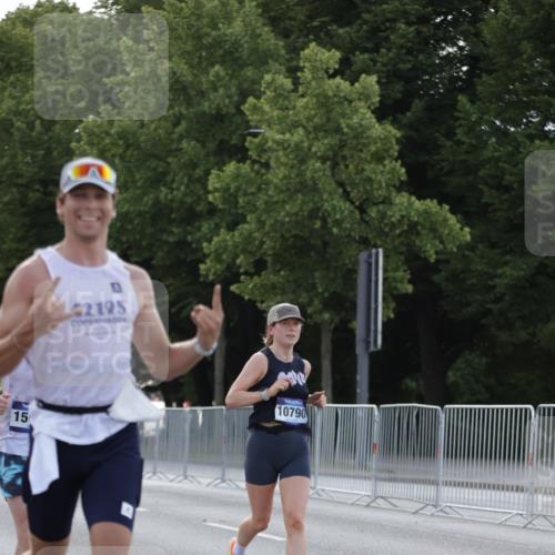 29.06.2025 - hella hamburg halbmarathon Jannik Wohlers http://msf.ph/oto/8186383 29.06.2025 09:43:53 Lombardsbrücke 1122, 2879, 5308, 5344, 7231, 7793, 8975, 9047, 9079, 10106, 10173, 10222, 10655, 10790, 13606, 14828, 15655, 16118, 17258 meine-sportfotos.de
