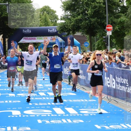 29.06.2025 - hella hamburg halbmarathon Zöllner http://msf.ph/oto/8186396 29.06.2025 10:43:10 Ziel 4229, 6721, 7026, 7451, 9833, 10251, 10469, 11177, 12153, 12657, 12723, 12776, 12839, 15255, 17177, 19038 meine-sportfotos.de