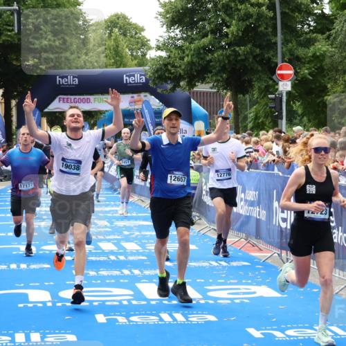 29.06.2025 - hella hamburg halbmarathon Zöllner http://msf.ph/oto/8186411 29.06.2025 10:43:11 Ziel 4229, 6721, 7026, 7093, 7451, 9833, 10251, 11177, 12153, 12657, 12723, 12776, 12839, 15255, 15706, 17177, 19038 meine-sportfotos.de