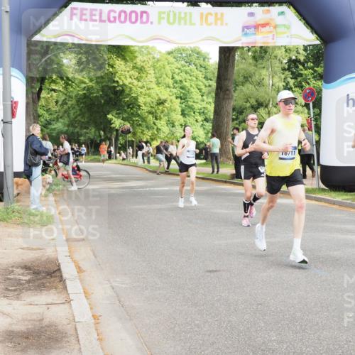 29.06.2025 - hella hamburg halbmarathon MichiJ http://msf.ph/oto/8186418 29.06.2025 10:18:48 Zwischen KM18-KM19 1827, 7349, 7389, 8975, 10486, 16711, 17428 meine-sportfotos.de