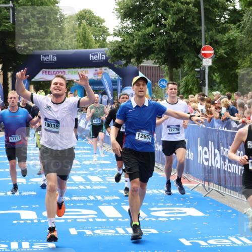 29.06.2025 - hella hamburg halbmarathon Zöllner http://msf.ph/oto/8186424 29.06.2025 10:43:11 Ziel 4229, 6721, 7026, 7093, 7451, 9833, 10251, 11177, 12153, 12657, 12723, 12776, 12839, 15255, 15706, 17177, 19038 meine-sportfotos.de