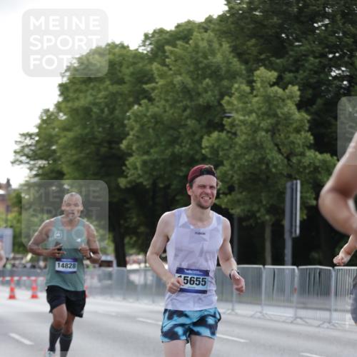 29.06.2025 - hella hamburg halbmarathon Jannik Wohlers http://msf.ph/oto/8186426 29.06.2025 09:43:54 Lombardsbrücke 1122, 2879, 5344, 7231, 7793, 8975, 9047, 9079, 10106, 10173, 10655, 10790, 13606, 14828, 15655, 16118, 17258 meine-sportfotos.de