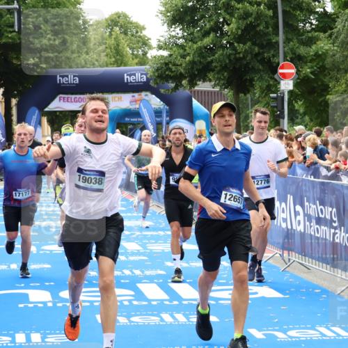 29.06.2025 - hella hamburg halbmarathon Zöllner http://msf.ph/oto/8186429 29.06.2025 10:43:11 Ziel 4229, 6721, 7026, 7093, 7451, 9833, 10251, 11177, 12153, 12657, 12723, 12776, 12839, 15255, 15706, 17177, 19038 meine-sportfotos.de