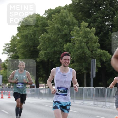 29.06.2025 - hella hamburg halbmarathon Jannik Wohlers http://msf.ph/oto/8186432 29.06.2025 09:43:55 Lombardsbrücke 1122, 2879, 5344, 7231, 7793, 8975, 9047, 9079, 10106, 10173, 10655, 10790, 11877, 14828, 15655, 16118, 17258 meine-sportfotos.de