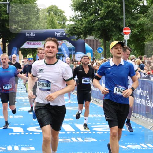 29.06.2025 - hella hamburg halbmarathon Zöllner http://msf.ph/oto/8186436 29.06.2025 10:43:12 Ziel 1675, 4229, 6721, 7026, 7093, 7451, 9833, 10251, 11177, 12153, 12657, 12723, 12776, 12839, 15255, 15706, 17177, 18304, 19038 meine-sportfotos.de