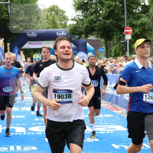29.06.2025 - hella hamburg halbmarathon Zöllner http://msf.ph/oto/8186440 29.06.2025 10:43:12 Ziel 1675, 4229, 6721, 7026, 7093, 7451, 9833, 10251, 11177, 12153, 12657, 12723, 12776, 12839, 15255, 15706, 17177, 18304, 19038 meine-sportfotos.de