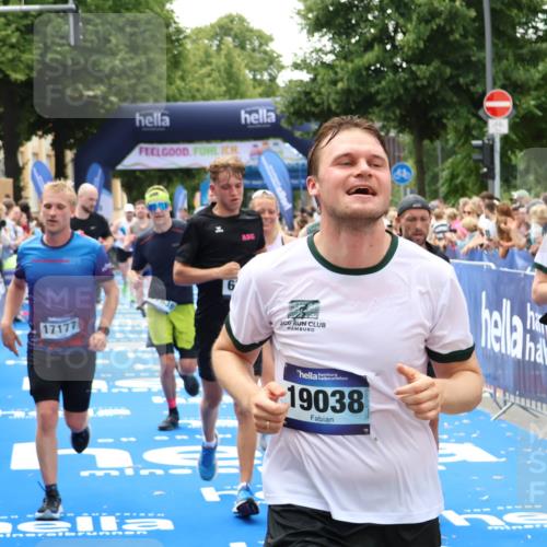 29.06.2025 - hella hamburg halbmarathon Zöllner http://msf.ph/oto/8186447 29.06.2025 10:43:12 Ziel 1675, 4229, 6721, 7026, 7093, 7451, 9833, 10251, 11177, 12153, 12657, 12723, 12776, 12839, 15255, 15706, 17177, 18304, 19038 meine-sportfotos.de