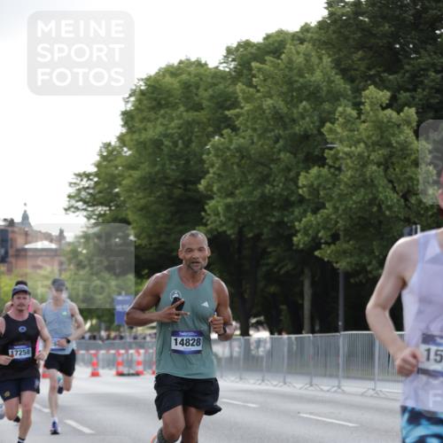 29.06.2025 - hella hamburg halbmarathon Jannik Wohlers http://msf.ph/oto/8186454 29.06.2025 09:43:55 Lombardsbrücke 1122, 2879, 5344, 7231, 7793, 8975, 9047, 9079, 10106, 10173, 10655, 10790, 11877, 14828, 15655, 16118, 17258 meine-sportfotos.de