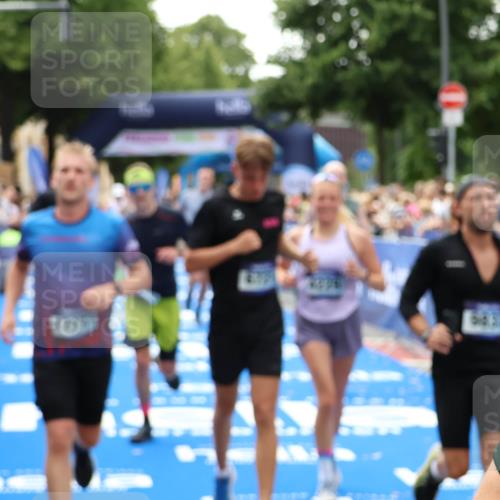 29.06.2025 - hella hamburg halbmarathon Zöllner http://msf.ph/oto/8186457 29.06.2025 10:43:13 Ziel 1675, 4229, 6721, 7026, 7093, 7451, 9833, 10251, 11177, 12153, 12776, 12839, 15255, 15706, 17177, 18304 meine-sportfotos.de