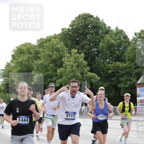 29.06.2025 - hella hamburg halbmarathon Jannik Wohlers http://msf.ph/oto/8186493 29.06.2025 10:23:35 Lombardsbrücke 1389, 1444, 1545, 2489, 3013, 3185, 4122, 4597, 4990, 5039, 5055, 5258, 5260, 5358, 5661, 5954, 7013, 7426, 8141, 8149, 8502, 8717, 9217, 9603, 11044, 11306, 11347, 11415, 11454, 13149, 15352, 17414, 17513, 17595, 18091, 18210, 18314, 18745, 18998, 19017 meine-sportfotos.de