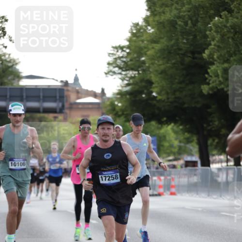 29.06.2025 - hella hamburg halbmarathon Jannik Wohlers http://msf.ph/oto/8186499 29.06.2025 09:43:56 Lombardsbrücke 1122, 2879, 5344, 7231, 7793, 8975, 9047, 9079, 10106, 10173, 10655, 10790, 11877, 14828, 15655, 16118, 17258 meine-sportfotos.de