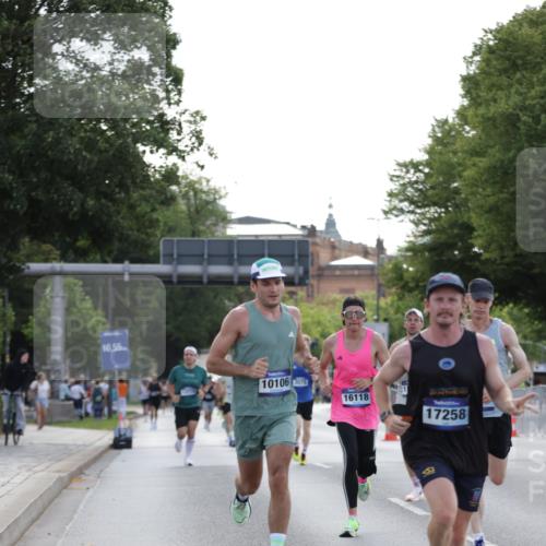 29.06.2025 - hella hamburg halbmarathon Jannik Wohlers http://msf.ph/oto/8186502 29.06.2025 09:43:57 Lombardsbrücke 1122, 2879, 5344, 7231, 7793, 8975, 9079, 10106, 10173, 10655, 10790, 11877, 14828, 15655, 16118, 17258 meine-sportfotos.de