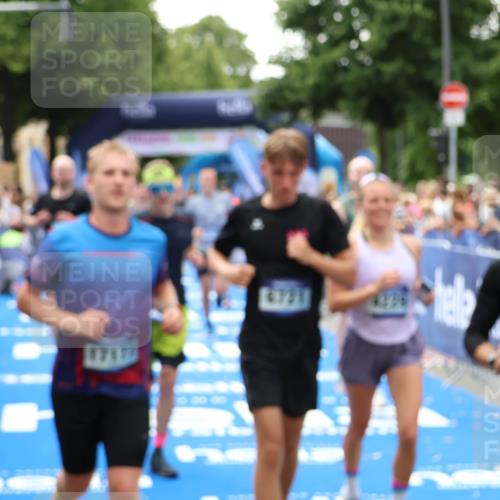 29.06.2025 - hella hamburg halbmarathon Zöllner http://msf.ph/oto/8186506 29.06.2025 10:43:13 Ziel 1675, 4229, 6721, 7026, 7093, 7451, 9833, 10251, 11177, 12153, 12776, 12839, 15255, 15706, 17177, 18304 meine-sportfotos.de