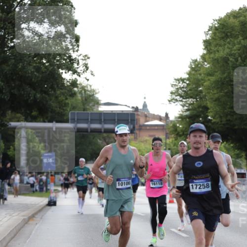 29.06.2025 - hella hamburg halbmarathon Jannik Wohlers http://msf.ph/oto/8186512 29.06.2025 09:43:57 Lombardsbrücke 1122, 2879, 5344, 7231, 7793, 8975, 9079, 10106, 10173, 10655, 10790, 11877, 14828, 15655, 16118, 17258 meine-sportfotos.de
