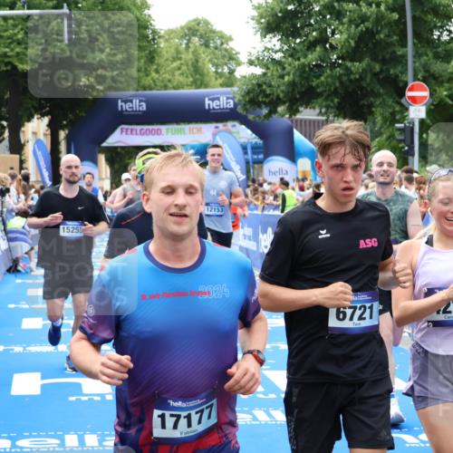 29.06.2025 - hella hamburg halbmarathon Zöllner http://msf.ph/oto/8186516 29.06.2025 10:43:14 Ziel 1675, 4229, 6721, 7026, 7093, 7451, 9833, 10251, 11177, 12153, 15255, 15706, 17177, 18304 meine-sportfotos.de