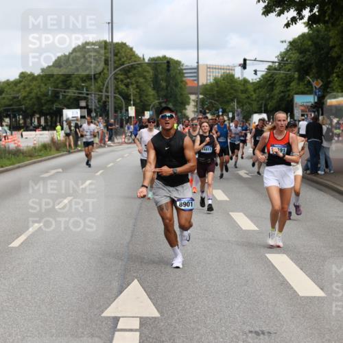 29.06.2025 - hella hamburg halbmarathon Yannick Fuchs http://msf.ph/oto/8186517 29.06.2025 10:29:56 20KM 57, 1344, 1562, 4740, 4944, 5269, 5554, 6704, 7466, 7867, 8901, 10771, 11559, 11898, 12044, 12204, 12751, 14603, 14629, 14952, 15390, 15391, 15991, 16140, 16177, 16695, 16811, 16963, 16964, 17022, 17643, 17826, 18183, 18220, 18237, 18419 meine-sportfotos.de