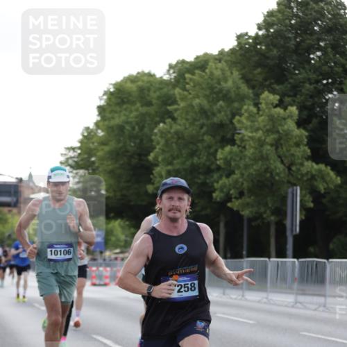 29.06.2025 - hella hamburg halbmarathon Jannik Wohlers http://msf.ph/oto/8186555 29.06.2025 09:43:58 Lombardsbrücke 2879, 3075, 5344, 7793, 8975, 9079, 10106, 10173, 10655, 10790, 11877, 14828, 15655, 16118, 17258 meine-sportfotos.de