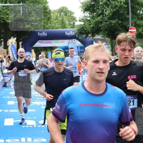 29.06.2025 - hella hamburg halbmarathon Zöllner http://msf.ph/oto/8186563 29.06.2025 10:43:14 Ziel 1675, 4229, 6721, 7026, 7093, 7451, 9833, 10251, 11177, 12153, 15255, 15706, 17177, 18304 meine-sportfotos.de