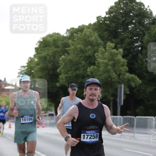 29.06.2025 - hella hamburg halbmarathon Jannik Wohlers http://msf.ph/oto/8186590 29.06.2025 09:43:58 Lombardsbrücke 2879, 3075, 5344, 7793, 8975, 9079, 10106, 10173, 10655, 10790, 11877, 14828, 15655, 16118, 17258 meine-sportfotos.de