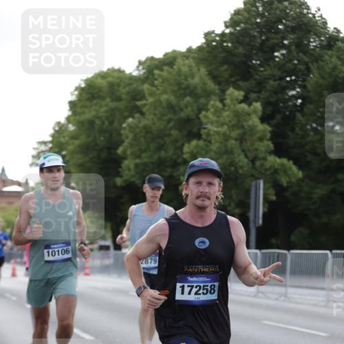29.06.2025 - hella hamburg halbmarathon Jannik Wohlers http://msf.ph/oto/8186593 29.06.2025 09:43:58 Lombardsbrücke 2879, 3075, 5344, 7793, 8975, 9079, 10106, 10173, 10655, 10790, 11877, 14828, 15655, 16118, 17258 meine-sportfotos.de