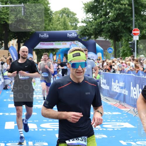 29.06.2025 - hella hamburg halbmarathon Zöllner http://msf.ph/oto/8186608 29.06.2025 10:43:15 Ziel 1675, 7026, 7093, 7451, 10251, 11177, 12153, 15255, 15706, 16314, 18304 meine-sportfotos.de