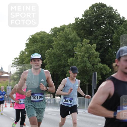 29.06.2025 - hella hamburg halbmarathon Jannik Wohlers http://msf.ph/oto/8186610 29.06.2025 09:43:58 Lombardsbrücke 2879, 3075, 5344, 7793, 8975, 9079, 10106, 10173, 10655, 10790, 11877, 14828, 15655, 16118, 17258 meine-sportfotos.de