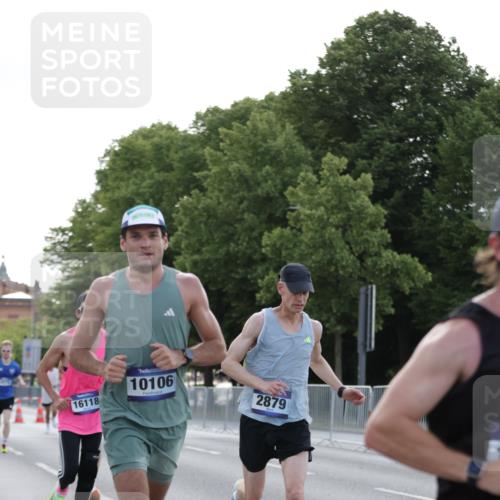 29.06.2025 - hella hamburg halbmarathon Jannik Wohlers http://msf.ph/oto/8186624 29.06.2025 09:43:58 Lombardsbrücke 2879, 3075, 5344, 7793, 8975, 9079, 10106, 10173, 10655, 10790, 11877, 14828, 15655, 16118, 17258 meine-sportfotos.de