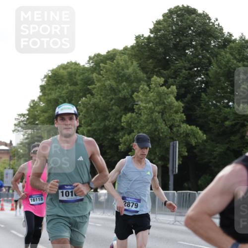 29.06.2025 - hella hamburg halbmarathon Jannik Wohlers http://msf.ph/oto/8186636 29.06.2025 09:43:58 Lombardsbrücke 2879, 3075, 5344, 7793, 8975, 9079, 10106, 10173, 10655, 10790, 11877, 14828, 15655, 16118, 17258 meine-sportfotos.de