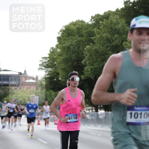 29.06.2025 - hella hamburg halbmarathon Jannik Wohlers http://msf.ph/oto/8186643 29.06.2025 09:43:59 Lombardsbrücke 2879, 3075, 5344, 7793, 8975, 9079, 10106, 10173, 10655, 10790, 11877, 13779, 14828, 15655, 16118, 17258 meine-sportfotos.de