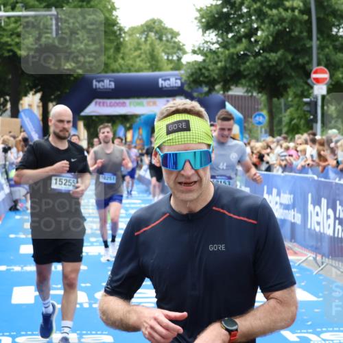 29.06.2025 - hella hamburg halbmarathon Zöllner http://msf.ph/oto/8186647 29.06.2025 10:43:15 Ziel 1675, 7026, 7093, 7451, 10251, 11177, 12153, 15255, 15706, 16314, 18304 meine-sportfotos.de