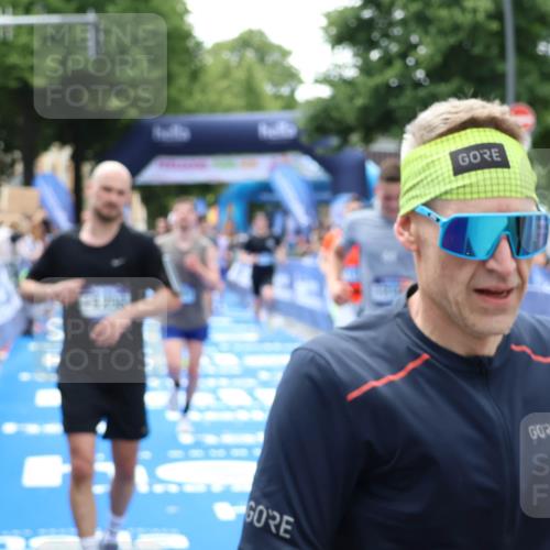 29.06.2025 - hella hamburg halbmarathon Zöllner http://msf.ph/oto/8186657 29.06.2025 10:43:16 Ziel 1675, 7026, 7093, 10251, 11177, 12153, 15255, 15706, 16314, 16997, 18304 meine-sportfotos.de