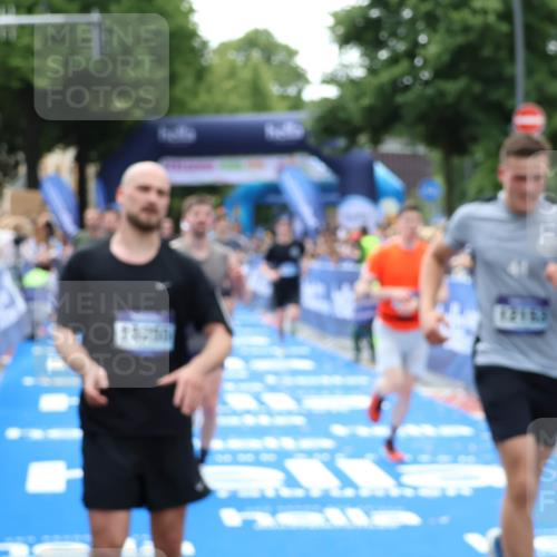 29.06.2025 - hella hamburg halbmarathon Zöllner http://msf.ph/oto/8186683 29.06.2025 10:43:16 Ziel 1675, 7026, 7093, 10251, 11177, 12153, 15255, 15706, 16314, 16997, 18304 meine-sportfotos.de
