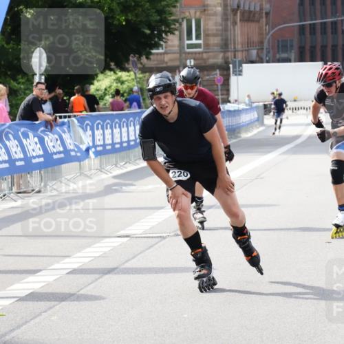 29.06.2025 - hella hamburg halbmarathon Strokosch-Dieckow http://msf.ph/oto/8186684 29.06.2025 09:26:57 Ziel 20220, 20281, 20283 meine-sportfotos.de