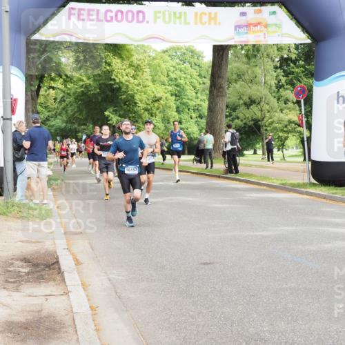 29.06.2025 - hella hamburg halbmarathon MichiJ http://msf.ph/oto/8186688 29.06.2025 10:19:00 Zwischen KM18-KM19 12287, 17213, 18874 meine-sportfotos.de