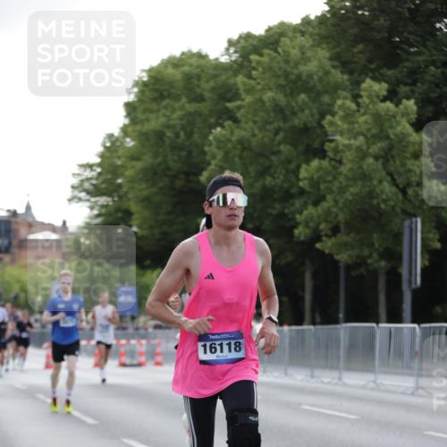 29.06.2025 - hella hamburg halbmarathon Jannik Wohlers http://msf.ph/oto/8186707 29.06.2025 09:43:59 Lombardsbrücke 2879, 3075, 5344, 7793, 8975, 9079, 10106, 10173, 10655, 10790, 11877, 13779, 14828, 15655, 16118, 17258 meine-sportfotos.de