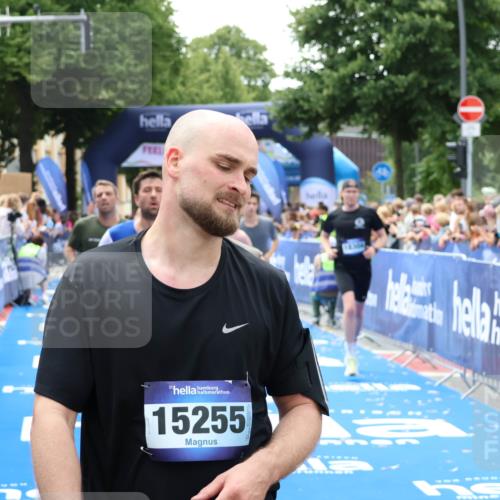 29.06.2025 - hella hamburg halbmarathon Zöllner http://msf.ph/oto/8186712 29.06.2025 10:43:18 Ziel 1675, 3109, 3124, 7026, 7093, 10099, 10251, 11177, 15706, 16314, 16997, 18304 meine-sportfotos.de