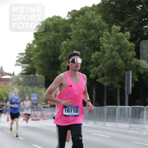 29.06.2025 - hella hamburg halbmarathon Jannik Wohlers http://msf.ph/oto/8186715 29.06.2025 09:44:00 Lombardsbrücke 2879, 3075, 5344, 7793, 8975, 9079, 10106, 10173, 10655, 10790, 11877, 13779, 14828, 15655, 16118, 17258, 19114 meine-sportfotos.de