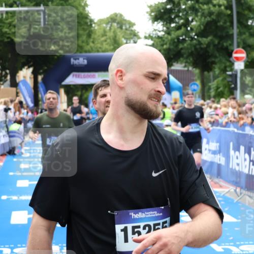 29.06.2025 - hella hamburg halbmarathon Zöllner http://msf.ph/oto/8186720 29.06.2025 10:43:18 Ziel 1675, 3109, 3124, 7026, 7093, 10099, 10251, 11177, 15706, 16314, 16997, 18304 meine-sportfotos.de