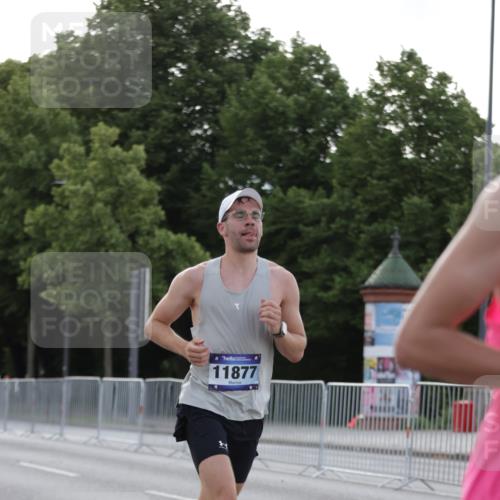 29.06.2025 - hella hamburg halbmarathon Jannik Wohlers http://msf.ph/oto/8186724 29.06.2025 09:44:01 Lombardsbrücke 2879, 3075, 3968, 5344, 7793, 8975, 9079, 10106, 10173, 10790, 11877, 13779, 14828, 15655, 16118, 17258, 19114 meine-sportfotos.de