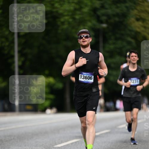 29.06.2025 - hella hamburg halbmarathon Dr. Thomas Lammeyer http://msf.ph/oto/8186727 29.06.2025 09:47:27 Kennedybrücke 1122, 1953, 3968, 5308, 5344, 7231, 7793, 8975, 9047, 9079, 10106, 10173, 10790, 11150 meine-sportfotos.de
