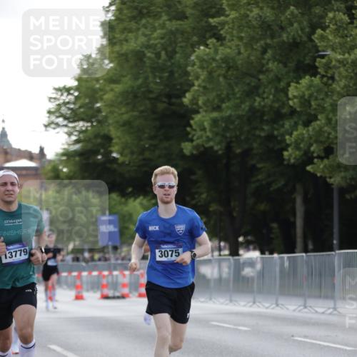 29.06.2025 - hella hamburg halbmarathon Jannik Wohlers http://msf.ph/oto/8186761 29.06.2025 09:44:02 Lombardsbrücke 2879, 3075, 3968, 5344, 7793, 8975, 9079, 10106, 10173, 10790, 11877, 13779, 14828, 15655, 16118, 17258, 18699, 19114 meine-sportfotos.de