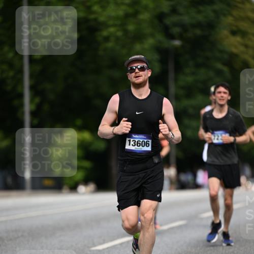 29.06.2025 - hella hamburg halbmarathon Dr. Thomas Lammeyer http://msf.ph/oto/8186777 29.06.2025 09:47:27 Kennedybrücke 1122, 1953, 3968, 5308, 5344, 7231, 7793, 8975, 9047, 9079, 10106, 10173, 10790, 11150 meine-sportfotos.de