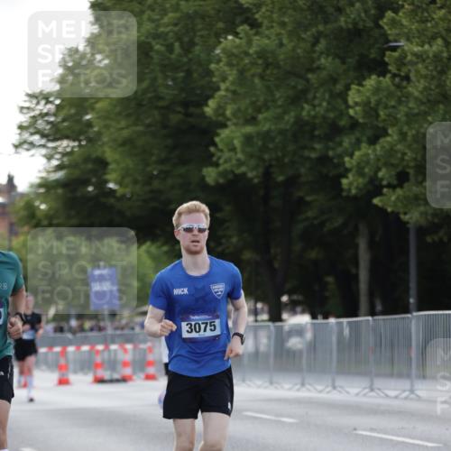29.06.2025 - hella hamburg halbmarathon Jannik Wohlers http://msf.ph/oto/8186784 29.06.2025 09:44:02 Lombardsbrücke 2879, 3075, 3968, 5344, 7793, 8975, 9079, 10106, 10173, 10790, 11877, 13779, 14828, 15655, 16118, 17258, 18699, 19114 meine-sportfotos.de