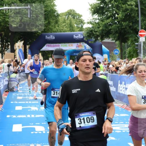 29.06.2025 - hella hamburg halbmarathon Zöllner http://msf.ph/oto/8186843 29.06.2025 10:43:27 Ziel 2653, 3109, 3124, 3146, 3928, 5506, 8664, 10237, 13348, 15921, 16720, 17391, 18274, 18942, 18987, 19009, 19051 meine-sportfotos.de