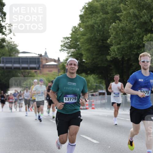29.06.2025 - hella hamburg halbmarathon Jannik Wohlers http://msf.ph/oto/8186844 29.06.2025 09:44:03 Lombardsbrücke 2879, 3075, 3968, 5344, 8975, 9079, 10106, 10173, 10790, 11877, 13779, 14828, 15576, 15655, 16118, 17258, 18699, 19114 meine-sportfotos.de