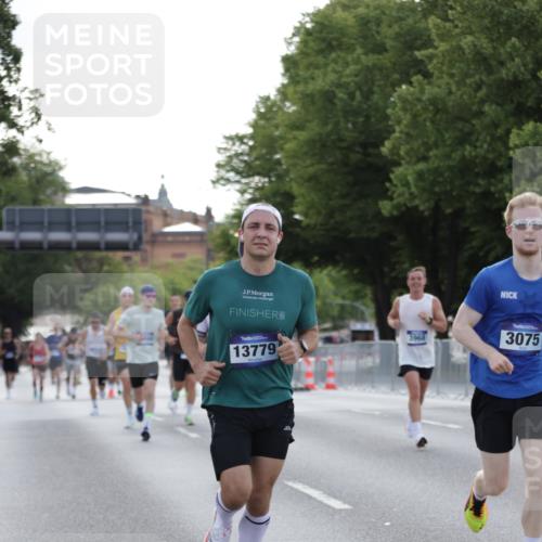 29.06.2025 - hella hamburg halbmarathon Jannik Wohlers http://msf.ph/oto/8186848 29.06.2025 09:44:03 Lombardsbrücke 2879, 3075, 3968, 5344, 8975, 9079, 10106, 10173, 10790, 11877, 13779, 14828, 15576, 15655, 16118, 17258, 18699, 19114 meine-sportfotos.de