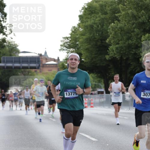 29.06.2025 - hella hamburg halbmarathon Jannik Wohlers http://msf.ph/oto/8186856 29.06.2025 09:44:03 Lombardsbrücke 2879, 3075, 3968, 5344, 8975, 9079, 10106, 10173, 10790, 11877, 13779, 14828, 15576, 15655, 16118, 17258, 18699, 19114 meine-sportfotos.de