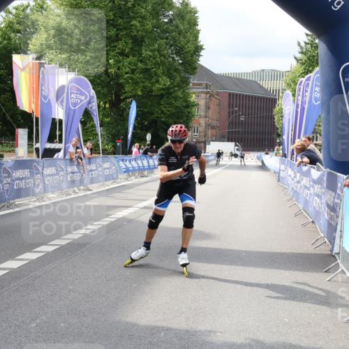 29.06.2025 - hella hamburg halbmarathon Strokosch-Dieckow http://msf.ph/oto/8186859 29.06.2025 09:27:01 Ziel 20281, 20283 meine-sportfotos.de