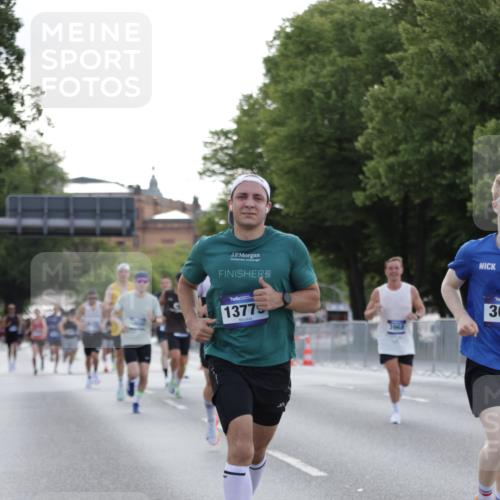 29.06.2025 - hella hamburg halbmarathon Jannik Wohlers http://msf.ph/oto/8186867 29.06.2025 09:44:03 Lombardsbrücke 2879, 3075, 3968, 5344, 8975, 9079, 10106, 10173, 10790, 11877, 13779, 14828, 15576, 15655, 16118, 17258, 18699, 19114 meine-sportfotos.de