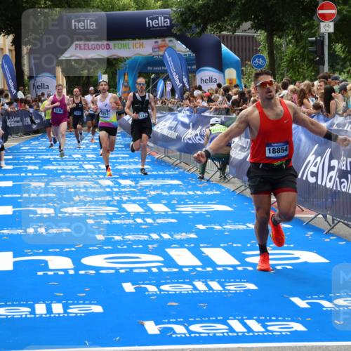 29.06.2025 - hella hamburg halbmarathon Zöllner http://msf.ph/oto/8186872 29.06.2025 10:33:40 Ziel 1053, 1396, 2836, 8312, 12595, 14975, 17191, 18854 meine-sportfotos.de